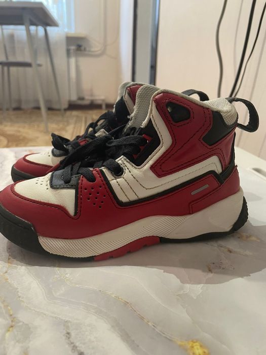 Детские кроссовки Zara