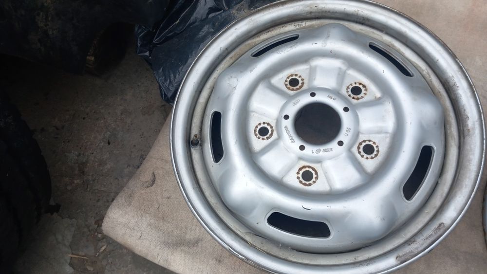 Una jantă r16 FORD TRANSIT tablă cu 5 prezoane, preț 150 lei