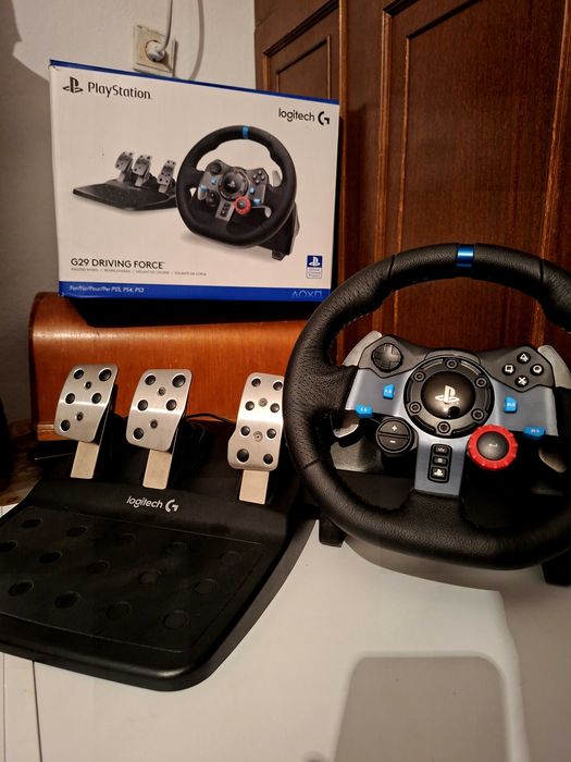 Logitech G29 + педали | 1г и 2м гаранция | Почти неизползван |