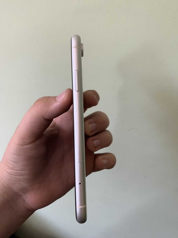 iPhone XR iCloud White Перфектен