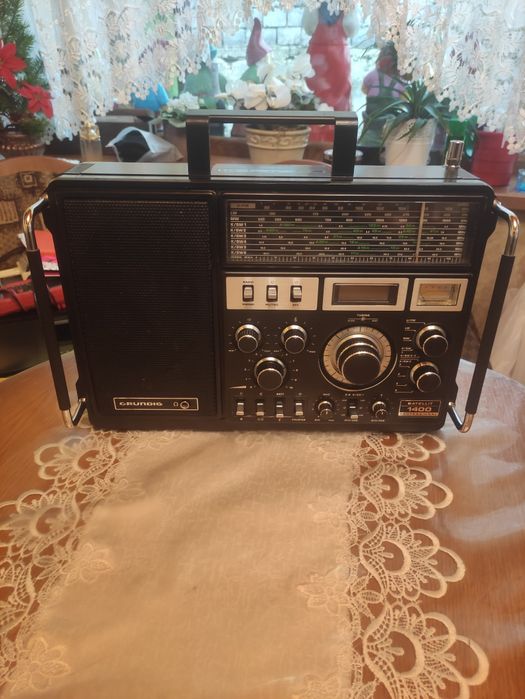 Radio GRUNDIG satelit 1400
