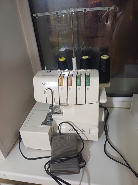 Продам оверлог швейный