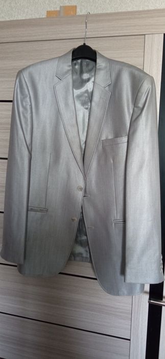 Мужской костюм серый