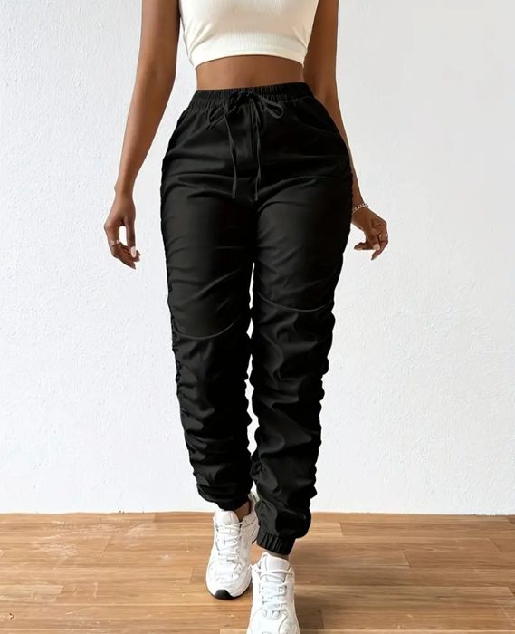 Pantaloni casual noi