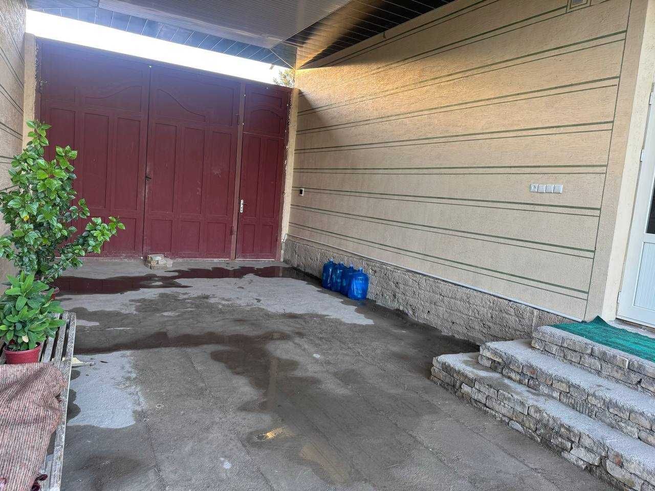 Hovli sotiladi.Chutqara hovlilaridan  Hislat ko'chasi 41 uy.