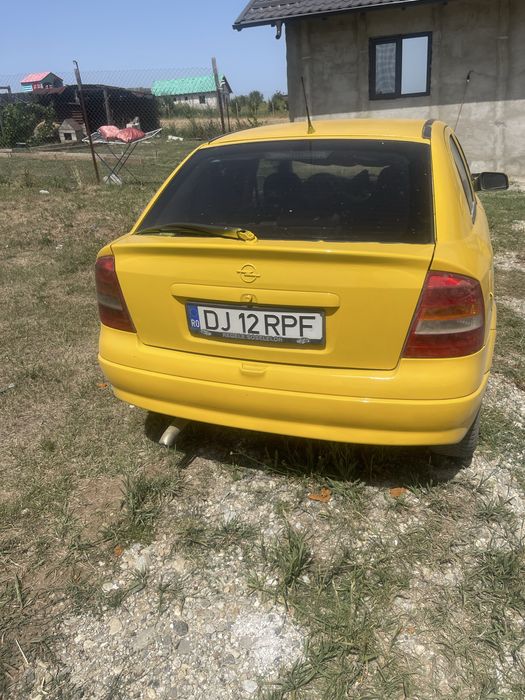 vand  sau schimb opel astra g