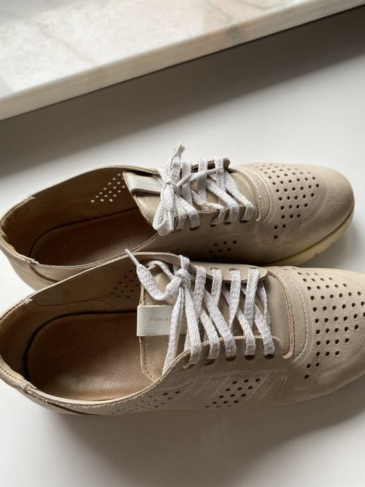 Adidasi piele natural cu gaurele de vara