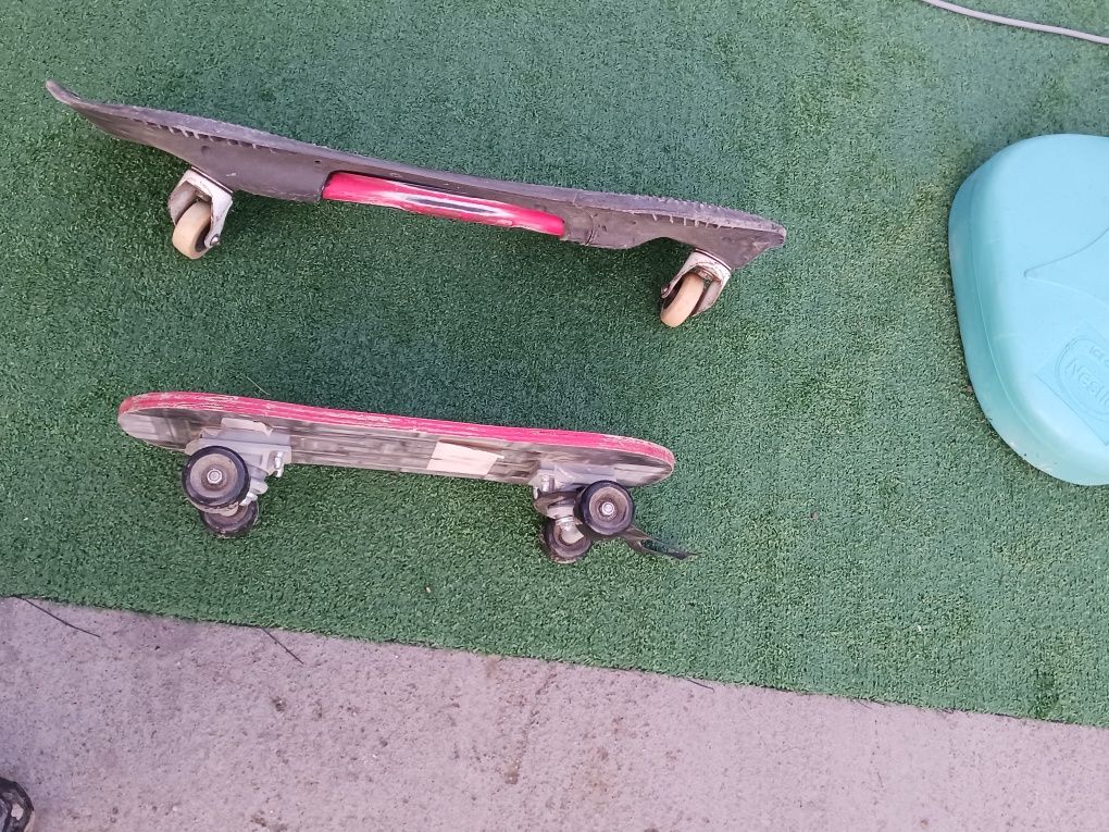 Vând skateboard sunt două modele