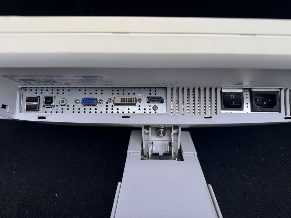 Monitor 24” fujitsu