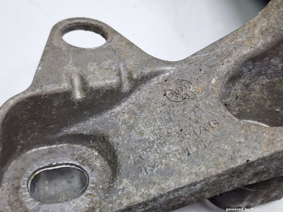 Suport bara stabilizatoare stanga fata AUDI A6 III Avant (4F5, C6) [ 2005 - 2011 ] TDI (BLB, BRE) 103KW|140HP OEM 4F0199351AG