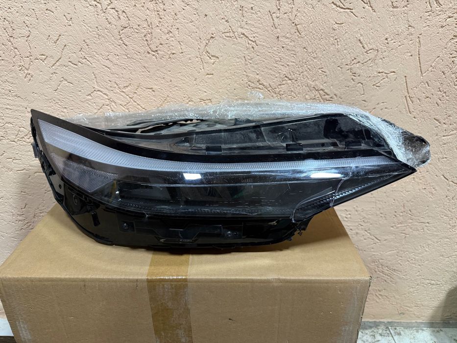 Продается фара на машину Hyundai Elantra