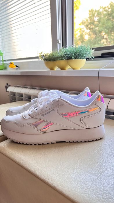 Оригинални кожени  хамелеон маратонки Reebok