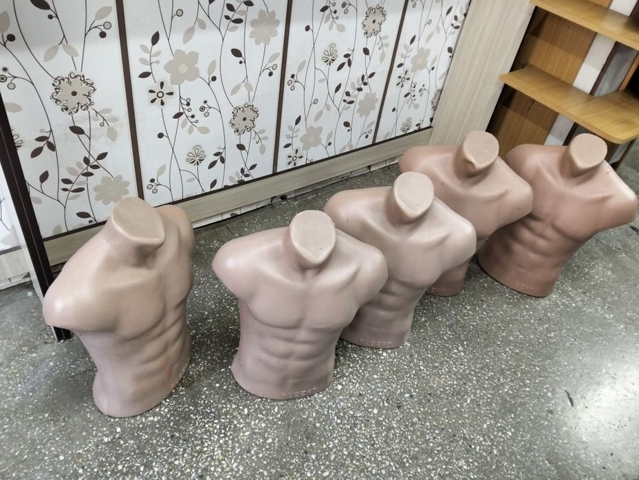 Manechine, busturi ,picioare expunere haine,, pantaloni,,bluze