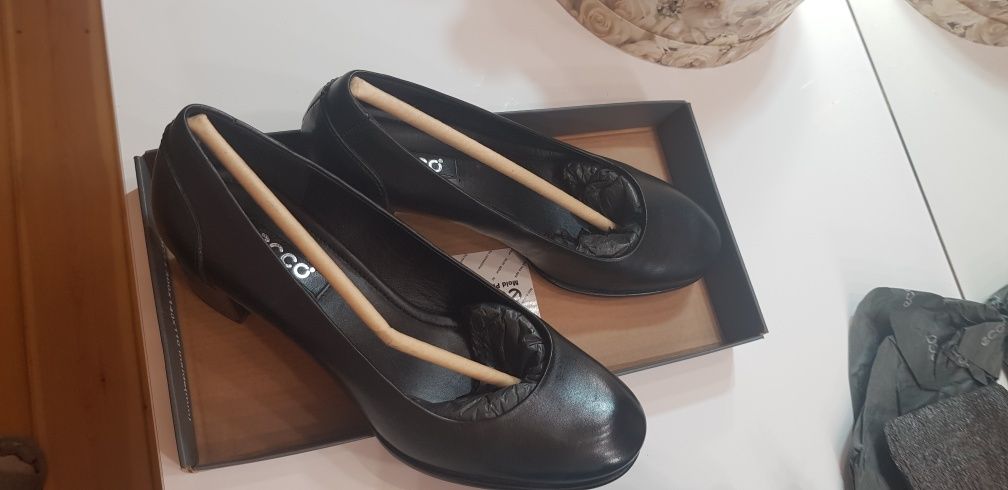 Pantofi ECCO din piele  impecabili