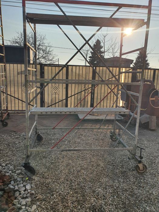 Schela metalica normala ingusta mobila ( cu roti) de vanzare/inchiriat