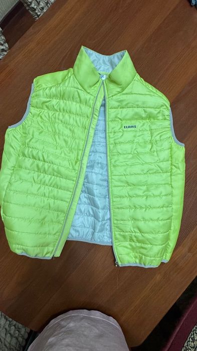 женская жилетка одели 1 раз