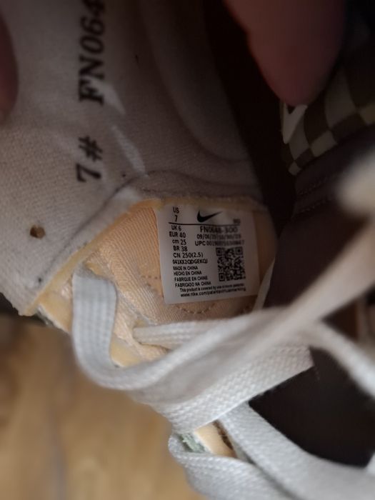 Vând adidași originali noi