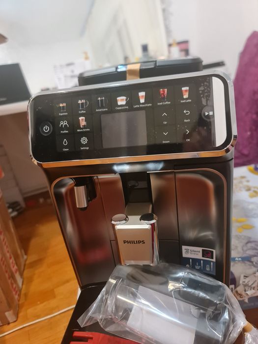 Philips Series 5500 EP5547 90