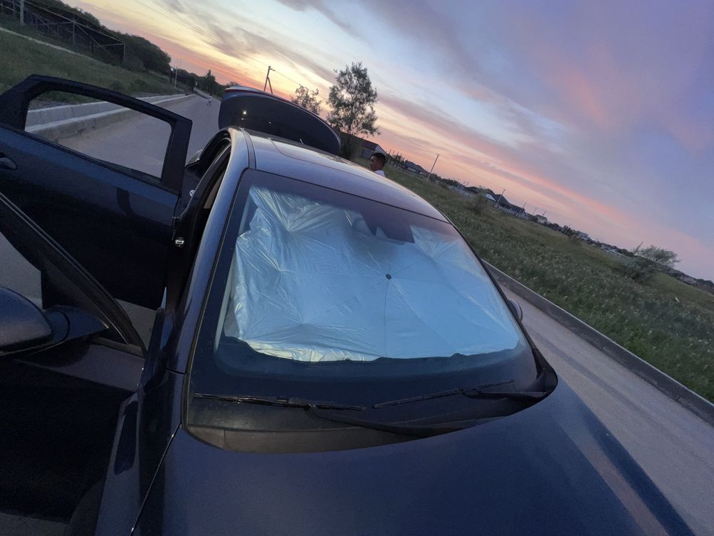 Зонт для машины от солнечных лучей