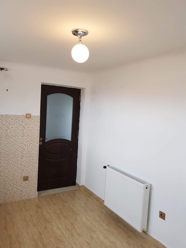 Apartament 1 camera la vila 7 (mansarda,singur pe tot etajul)