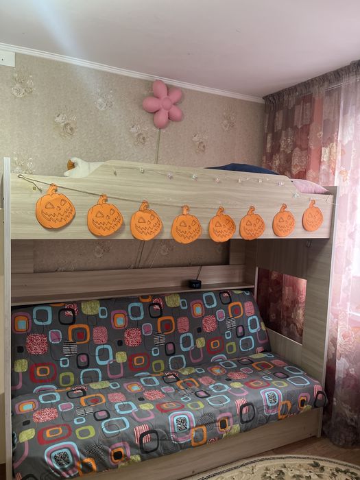 Продам двухъярусную кровать с матрасом,самовывоз ,в хорошом состоянии