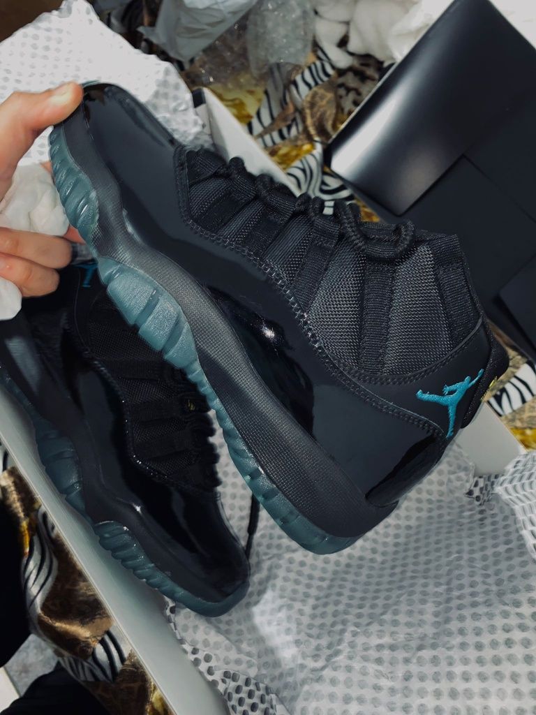 Vând Jordan 11 folosiți doar odată (aduși  din spania)