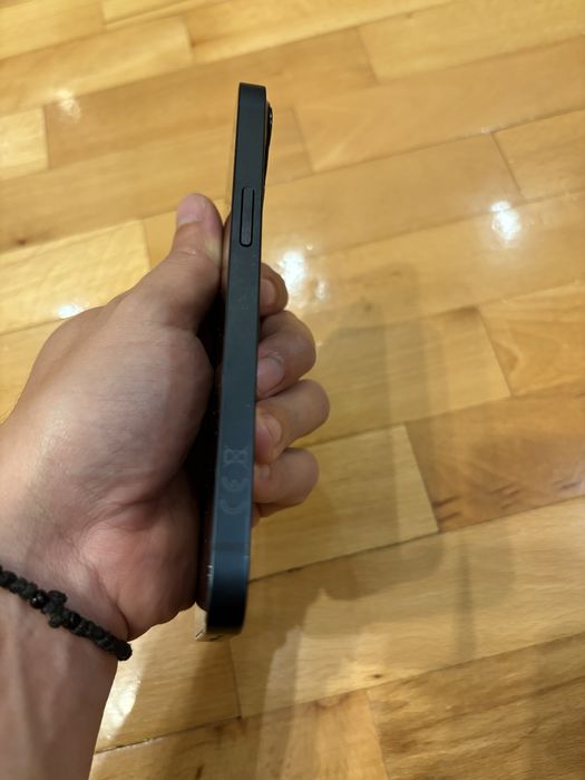 Продавам iPhone 13 Midnight 128 GB