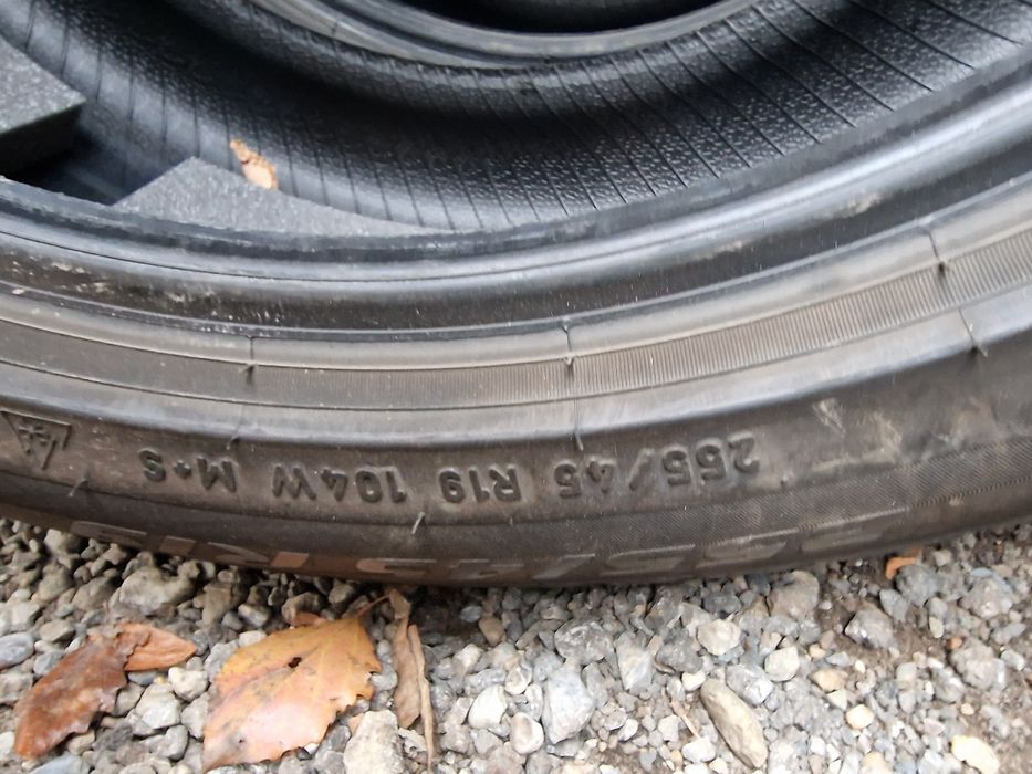 Anvelope 255/45R19 marca Pirelli, M+S, DOT 2023,6 mm