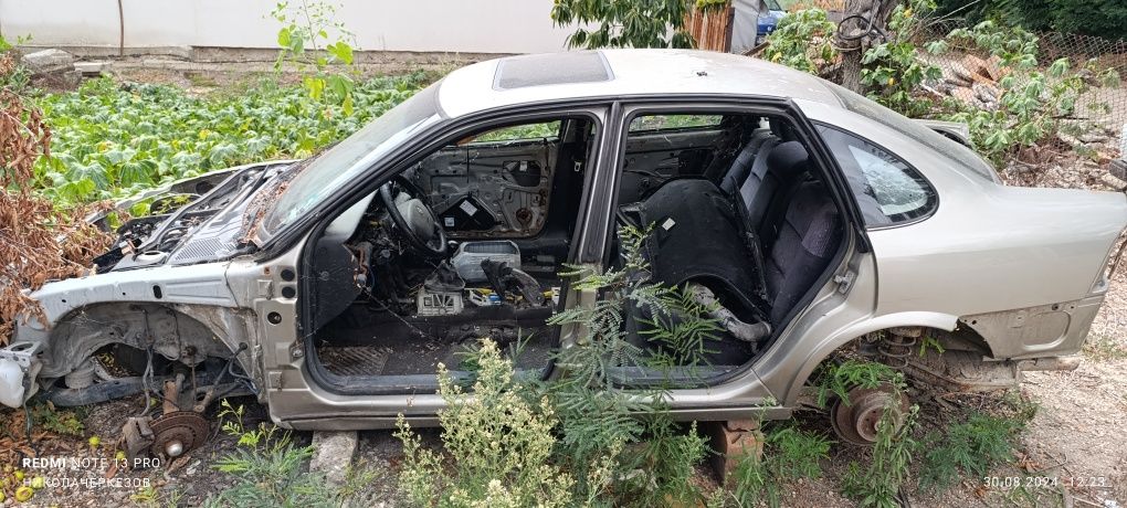 Опел Вектра в на части