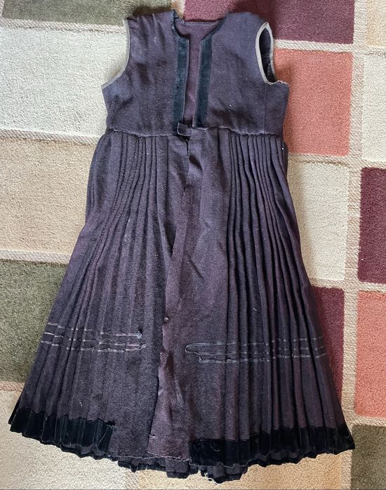 Автентичен сукман/фустан носия