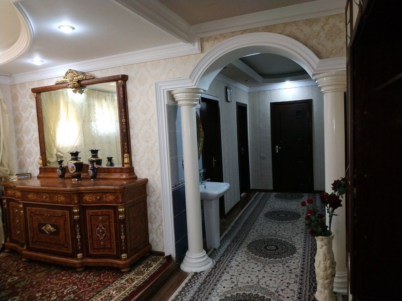 Центрда Квартира сатылады срочно