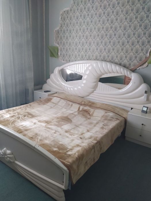 Продается 2-х комнатная квартира в центре.