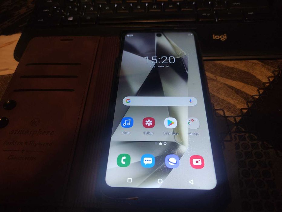 Телефон GSM 6.5 ' инча + калъф