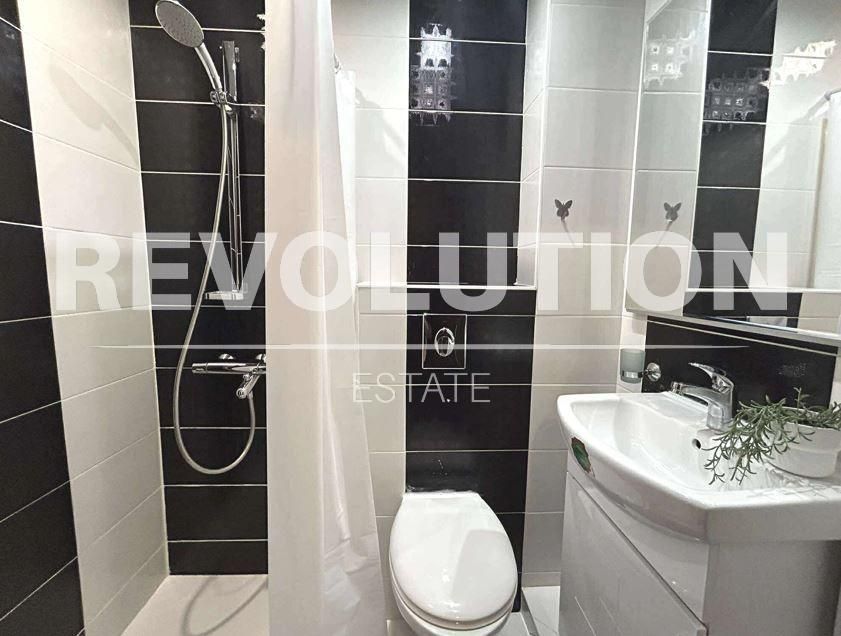 Тристаен апартамент в района на Окръжна болница!