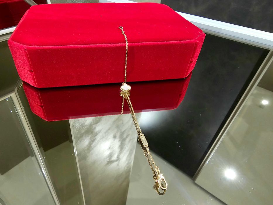 Van Cleef & Arpels VCA Rose Mother Sweet Alhambra Clover Дамска Гривна