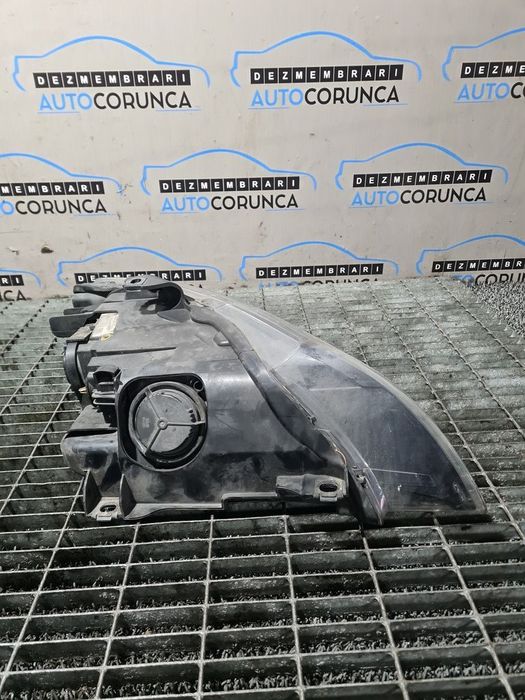 Far Stanga Audi Q7 2005 - 2009 SUV 4 Usi (795) Fara xenon