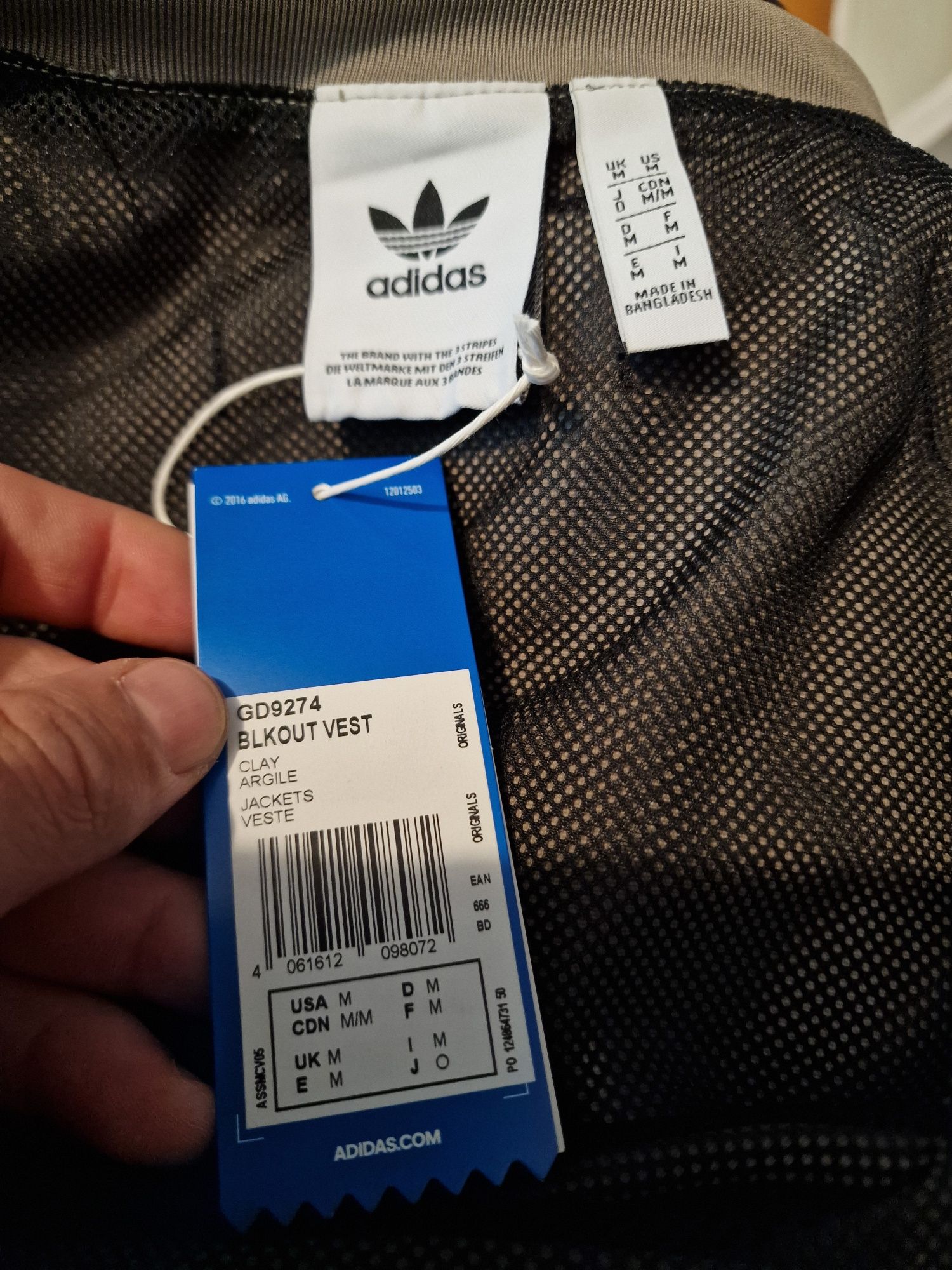 Vesta Adidas Blkout GD9274 mărime S,M,L,XL