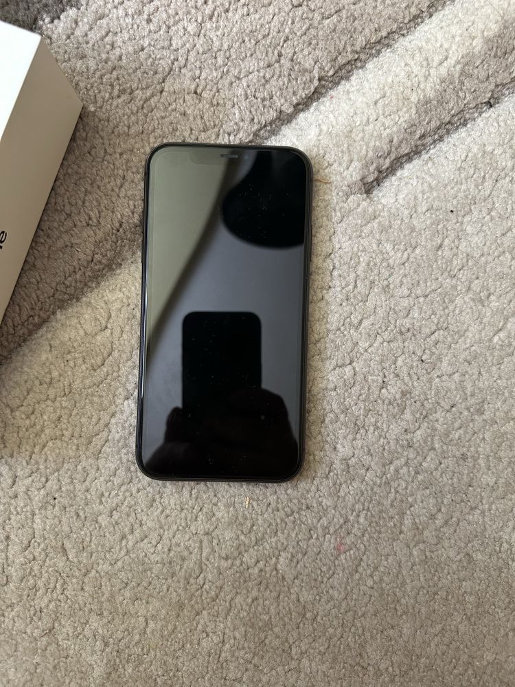 Телефон iPhone 11 64GB