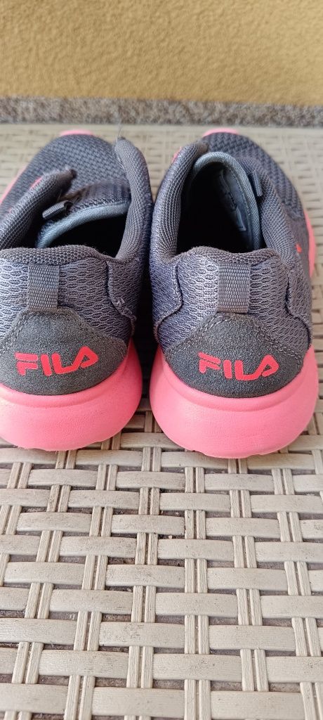 Маратонки FILA.      .