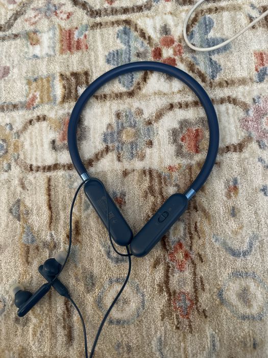 Продам наушники Samsung