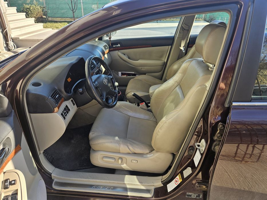 Toyota avensis 2.2 150 cp