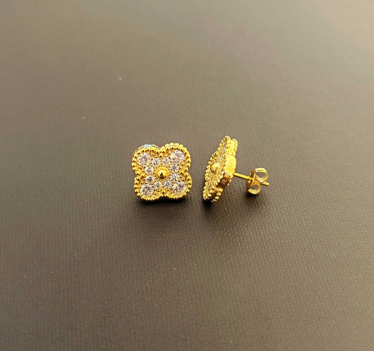Златни обеци с циркониеви камъни Van Cleef & Arpels VCA