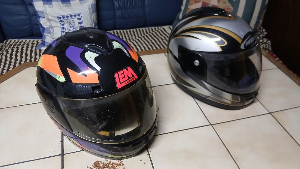 Pantaloni de piele căști moto