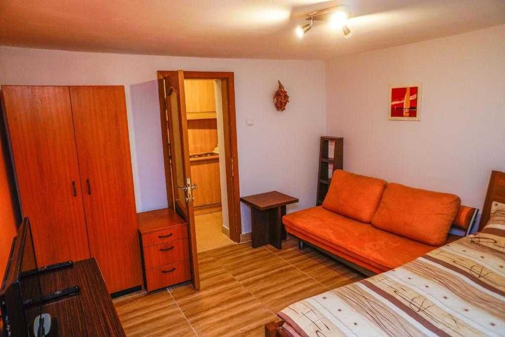 Апартаменти,стаи - нощувки София,на 200м от НДК,ниска цена,самост.баня