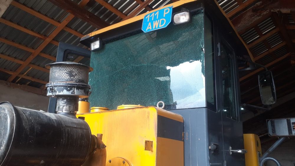 Лобовое стекло на погрузчик и прочую технику