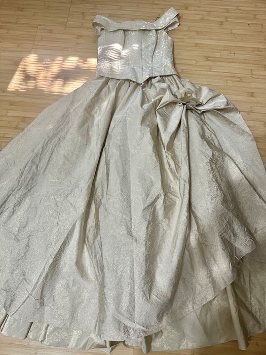 Rochie mireasa bej cu insertii aurii