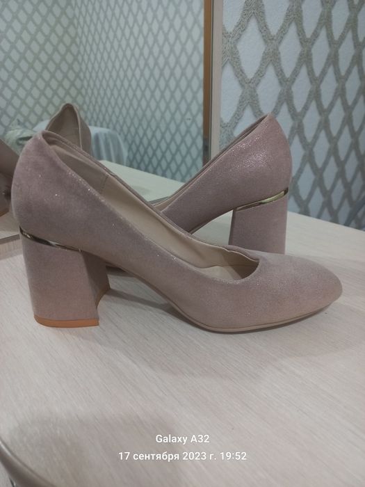 Срочно продам туфли из натуральной кожи, цвет бордо, пудра, р-р 36,37.
