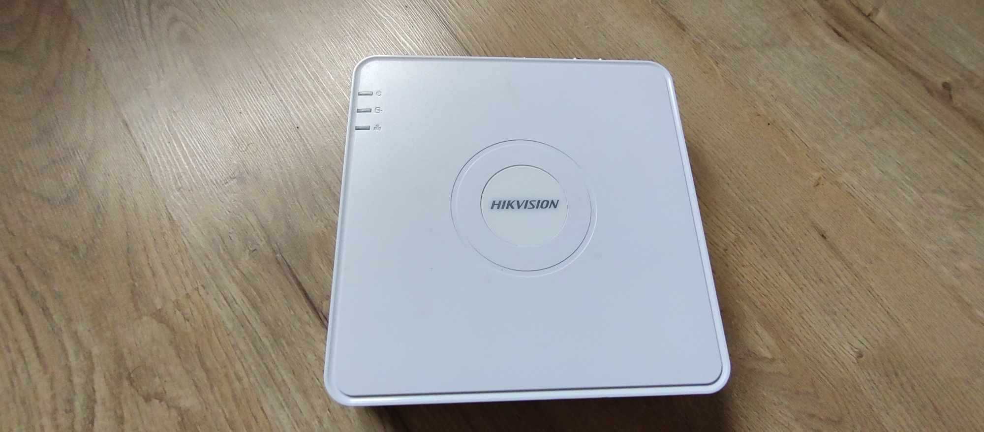 Unitate dvr Hikvision DS-7108HQHI-K1 +WD purple 1TB