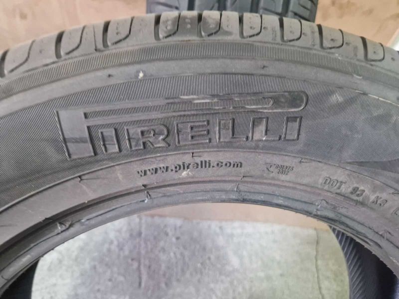 2 Pirelli R18 235/60 Anvelope de vară DOT1721