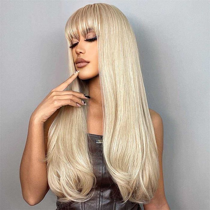 Перлено руса перука с бретон